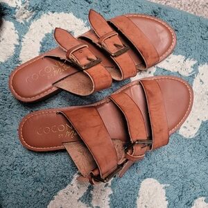 COCONUTS Tan 3 Strap Slides Size 7